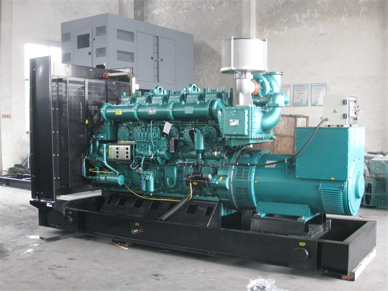 龙文200KW 柴油发电机的油耗是多少？