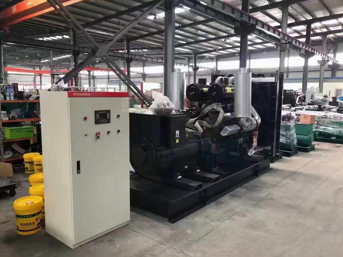 龙文柴油发电机运行时的噪音和振动水平如何？
